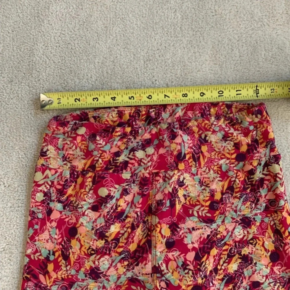 Like NEW LuLaRoe minor flora/leaves leggings, OS - Picture 8 of 14